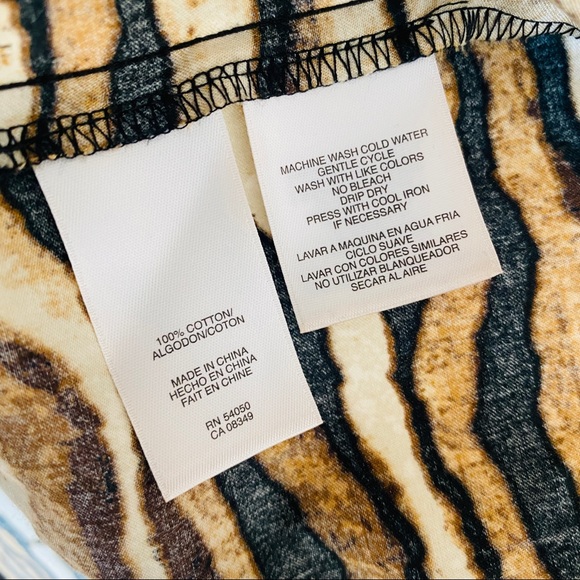 Tiger Print Pleated Front Mandarin Collar Long Sleeve Top Size M - Picture 8 of 10